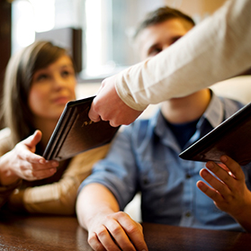 5 Ways to Eat Healthy When Dining Out